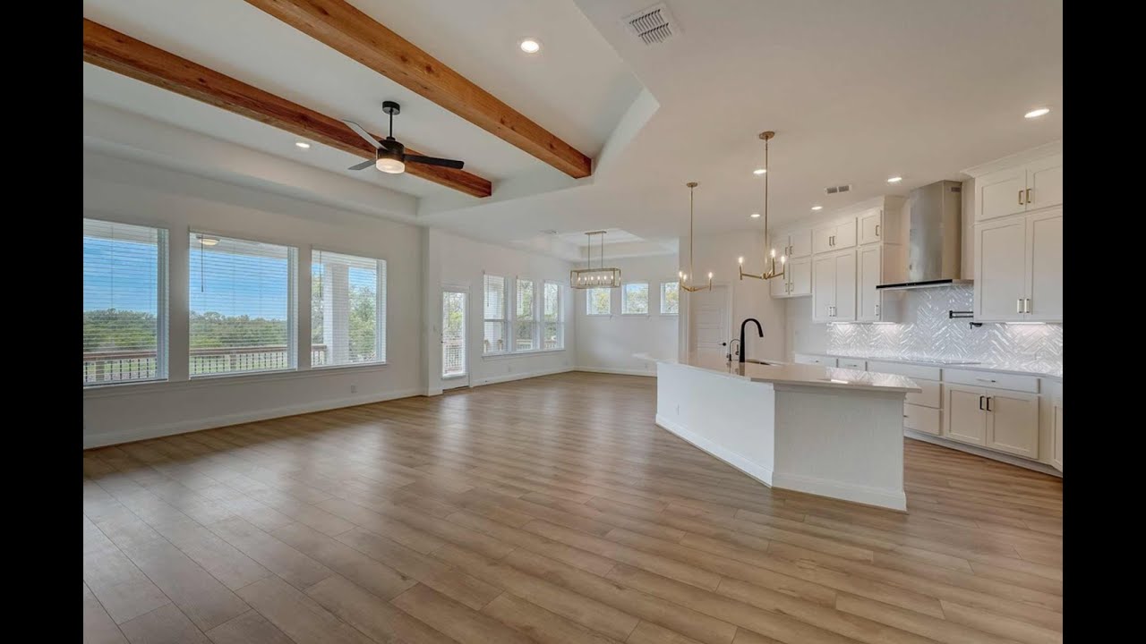 Tour the Livingston Floor Plan by David Weekley | 3 Bed, 2.5 Bath, 2,816 sqft – Castroville, TX