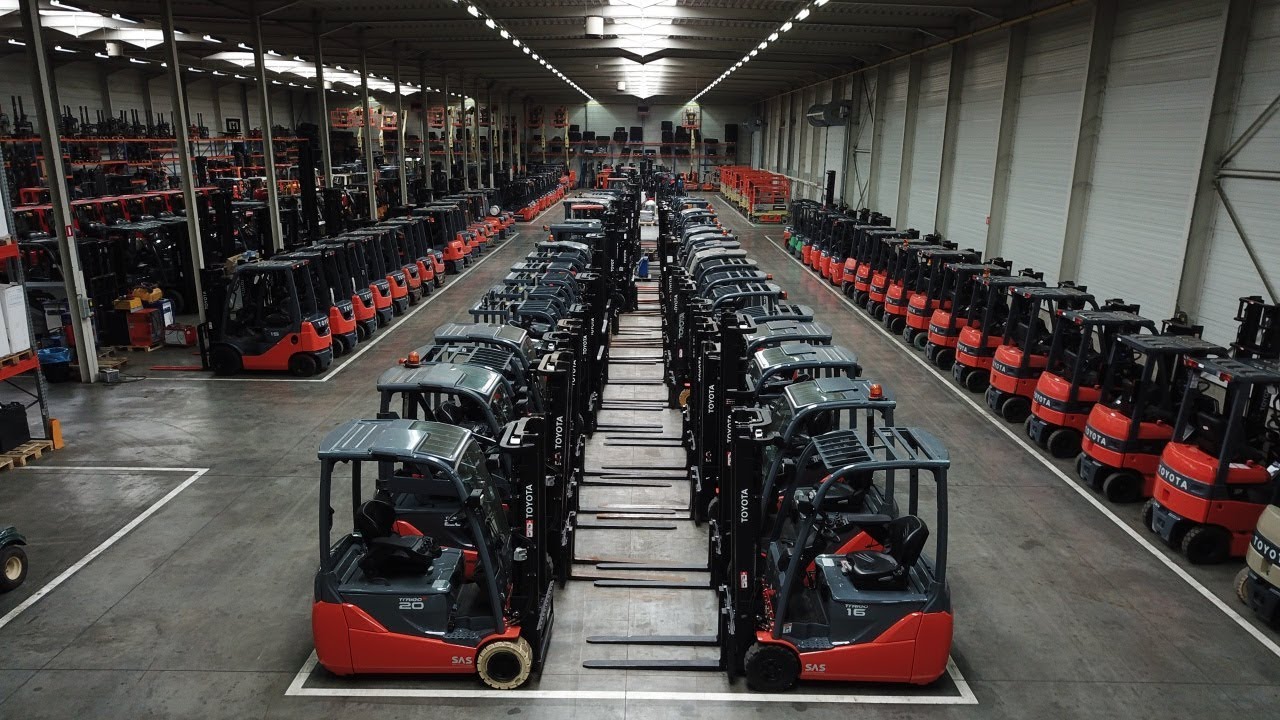 Dronevlucht door onze voorraad heftrucks | Hermans Heftrucks