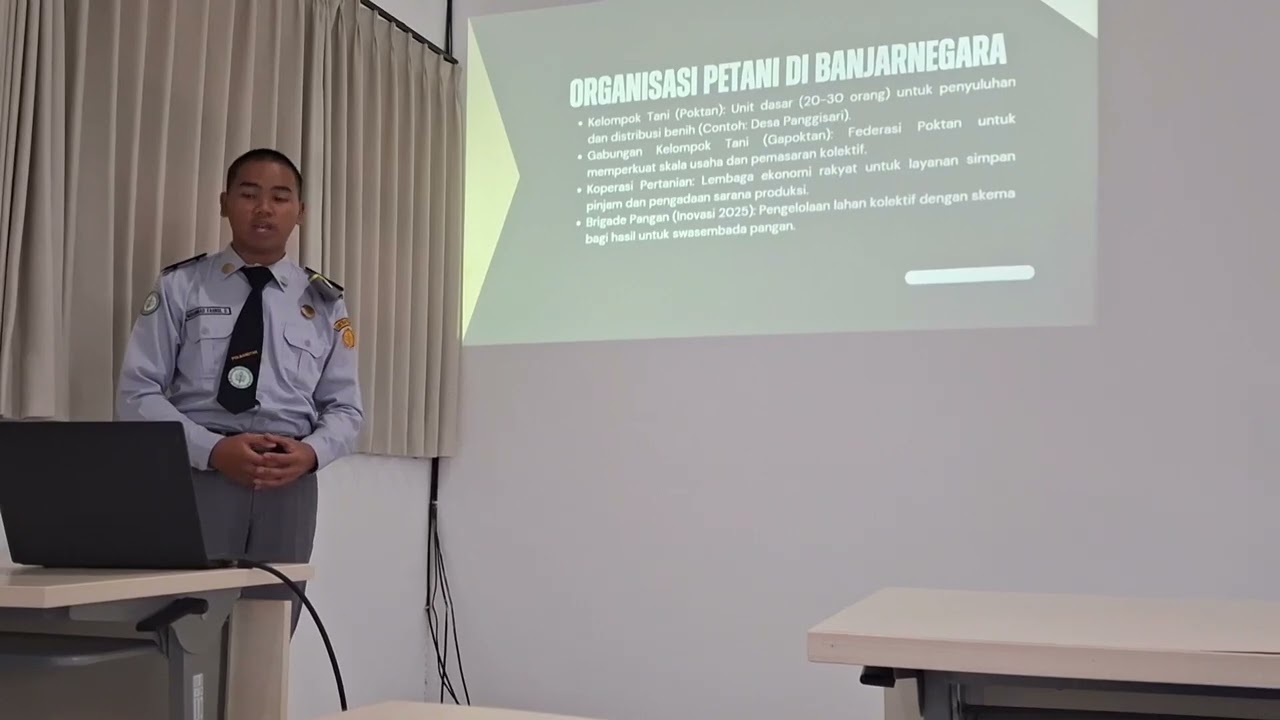 Presentasi Tugas Kelembagaan Petani (Tugas 1) Dosen Pengampu : Dr. Hamyana, SST, M.Si