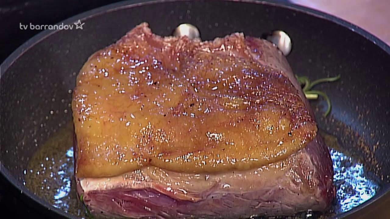 Kašpárku vař - Roastbeef s pečenou plněnou cibulí a šťouchanými bramborami