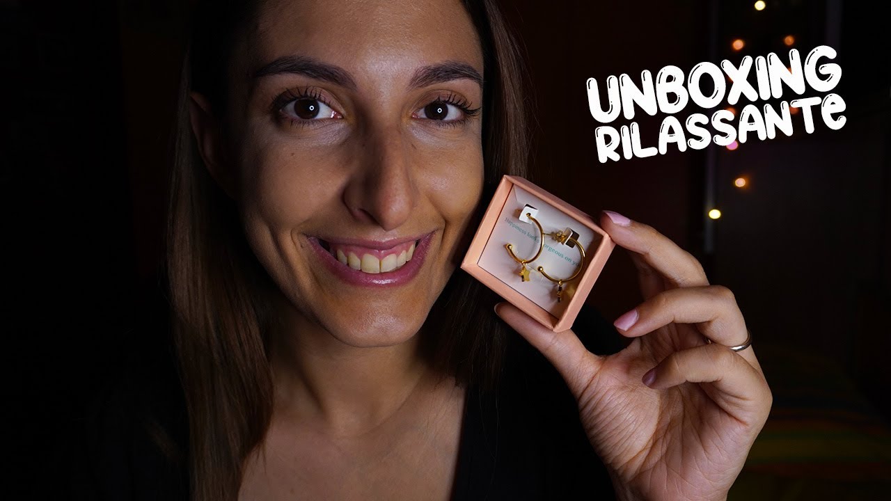 UNBOXING IN INTENSE WHISPERING 💎 ASMR ITA ft @HeyHappiness