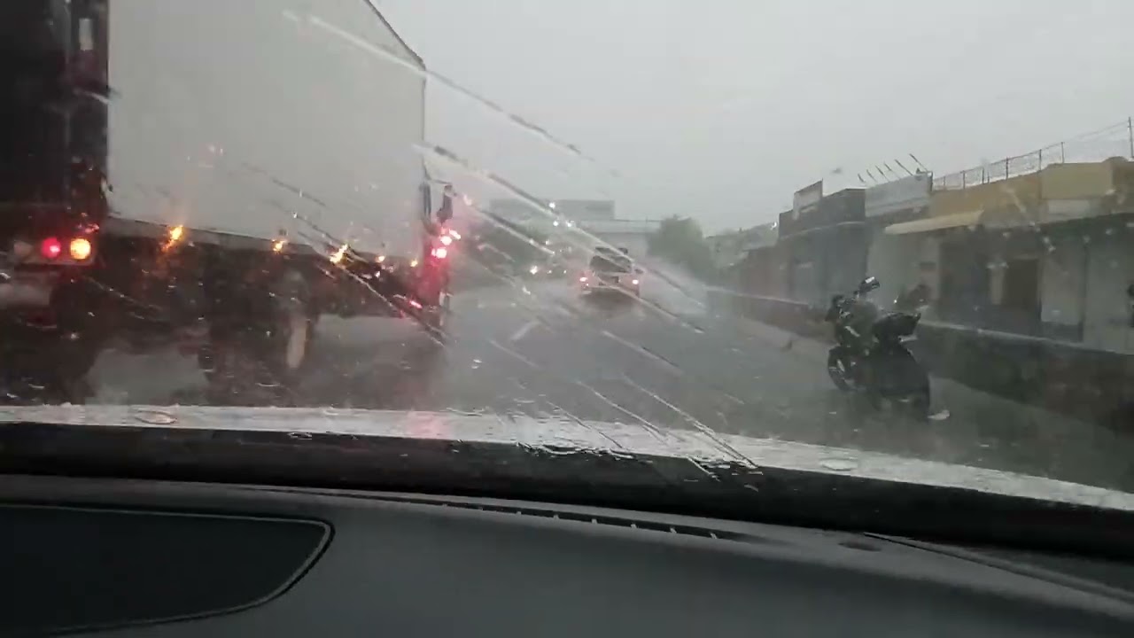 FUERTE TORMENTA DE GRANIZO EN LA CAPITAL DE SAN SALVADOR 