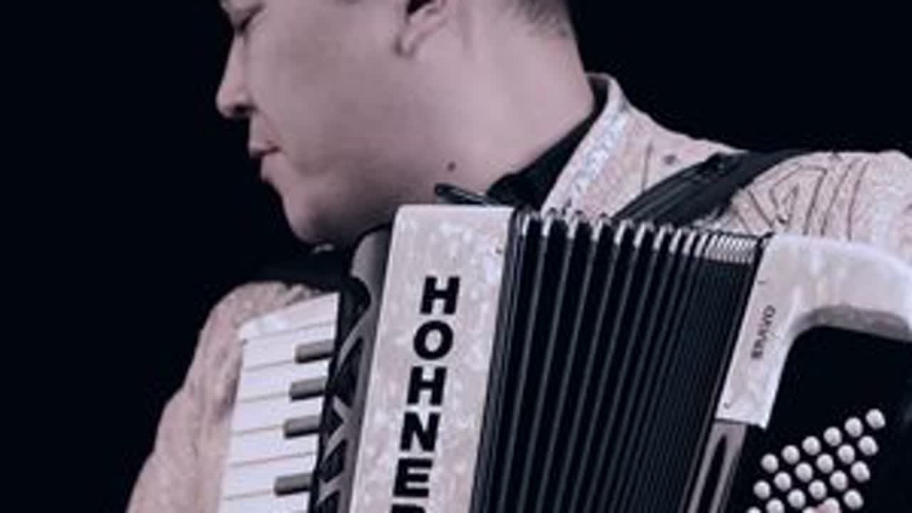 《关于山城的记忆》作词：巴燕·塔斯肯作曲：杜曼·别布提汗演唱：杜曼·别布提汗#故事里的家乡 #宣传家乡旅游文化 #推荐作品