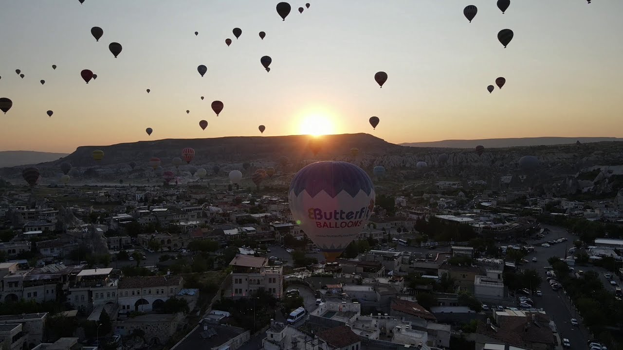 Goreme Dawn Ballons, Cappadocia, Türkiye. Drone 4K