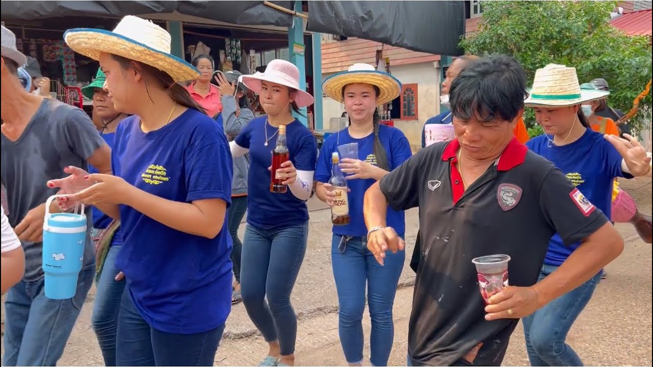 จ้าวขึ้นลายพิณแห่ม่วนๆบ้านหนองสระปลาอ.หนองหานจ.อุดรธานี โปรดใส่หูฟัง