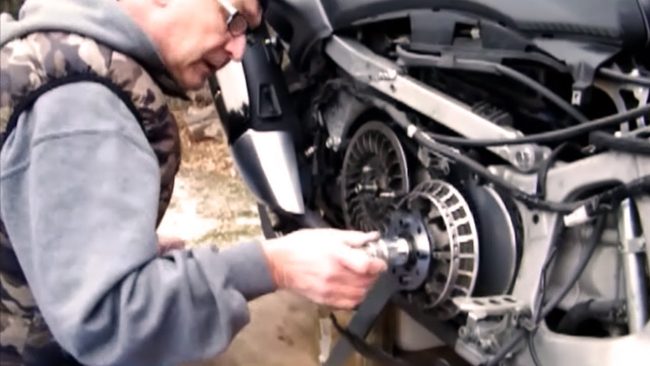 TMAX 500-530 Как изменить вариатор, ремень, ролики, муфту и моментный привод?