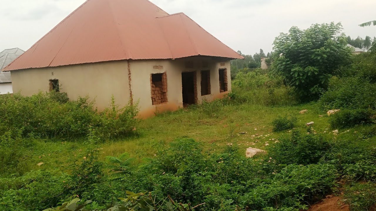 GURA ICYIBANZA KIRIMO INZU . CALL :0788249297 IRI MU MURENGE WA NTARAMA UBUSO 750 SQM HARASHAKA 25M