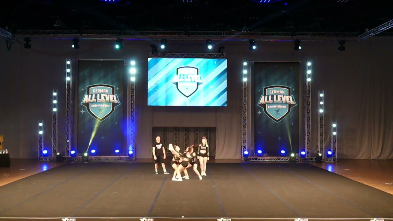 Ruby Diamonds - Senior Groupstunt Level 6