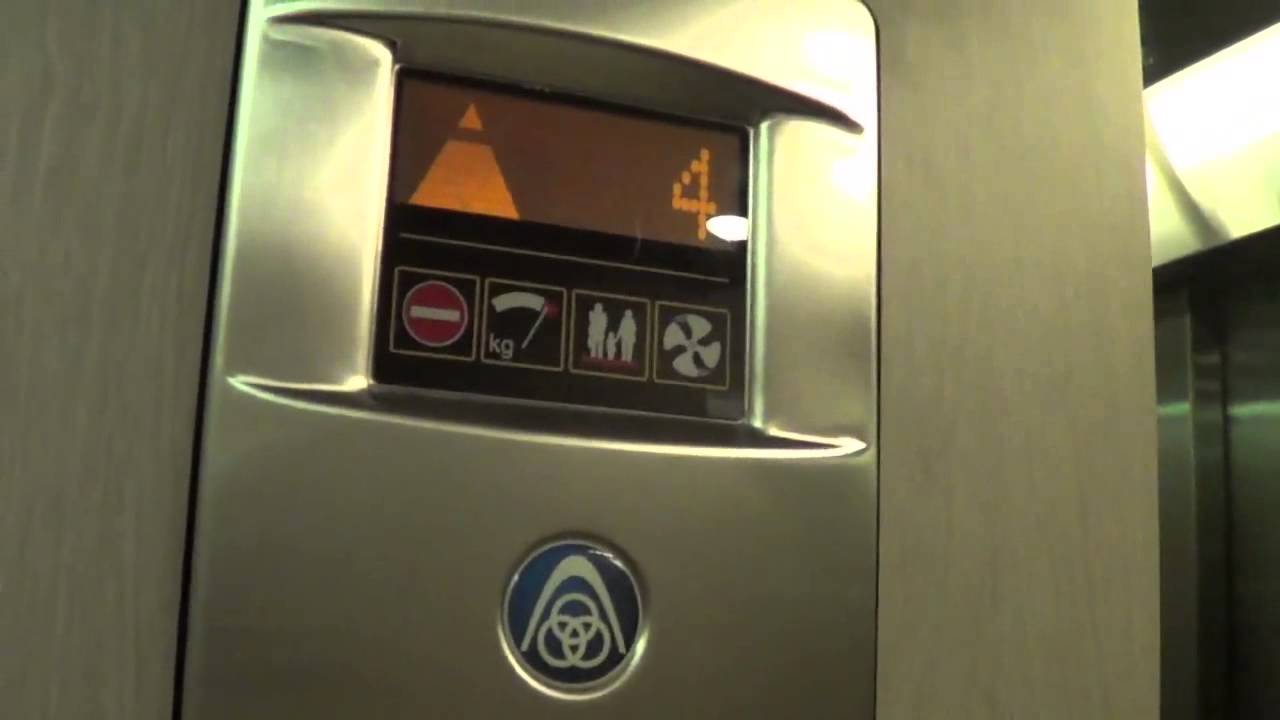 Amazing 2001 ThyssenKrupp Focus MRL traction elevator @ Centerhotel Klöpp, Reykjavik, Iceland.
