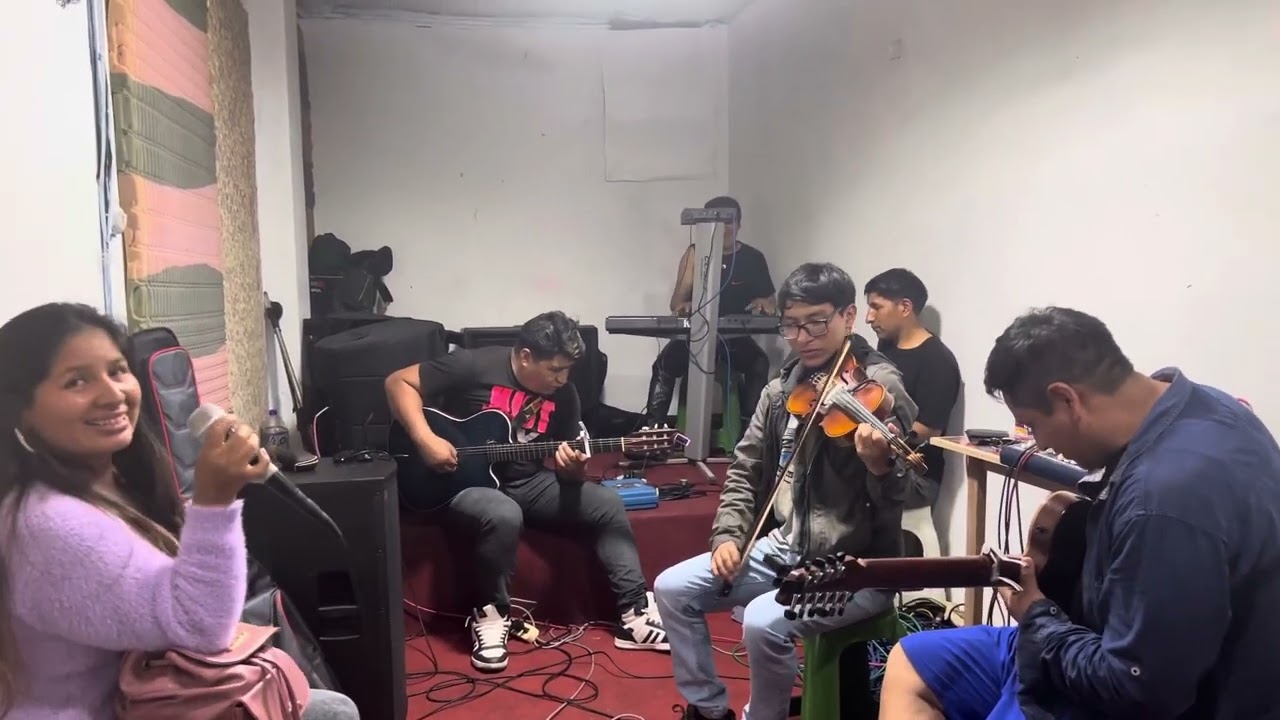 Mix Martín chancavilcas  hermoso melodía huaino con requinto yviolín              Cont 930314371