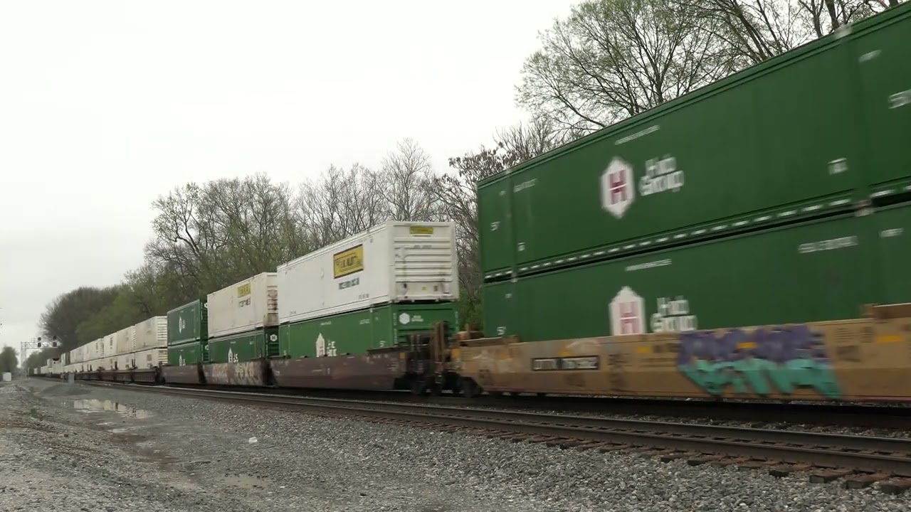 NORFOLK SOUTHERN GE D9-40CW Southbound Intermodal Container Train