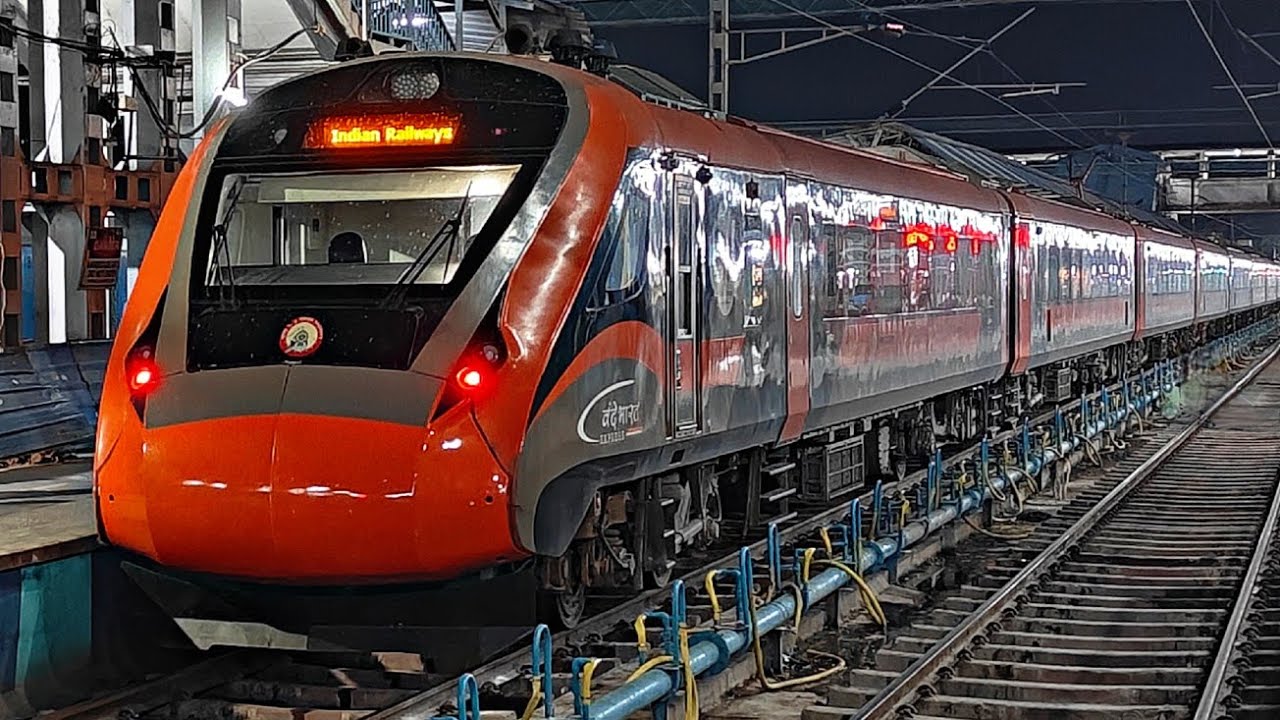 Chennai Egmore To Tirunelveli VANDE BHARAT Express Arriving Madurai Junction | சென்னை - திருநெல்வேலி