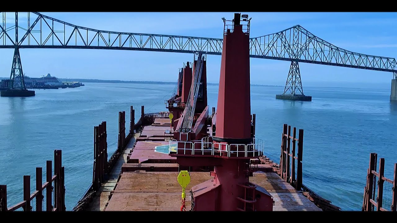 [Timelapse ]Ship Channeling across Portland, Columbia  River |Sights at Height
