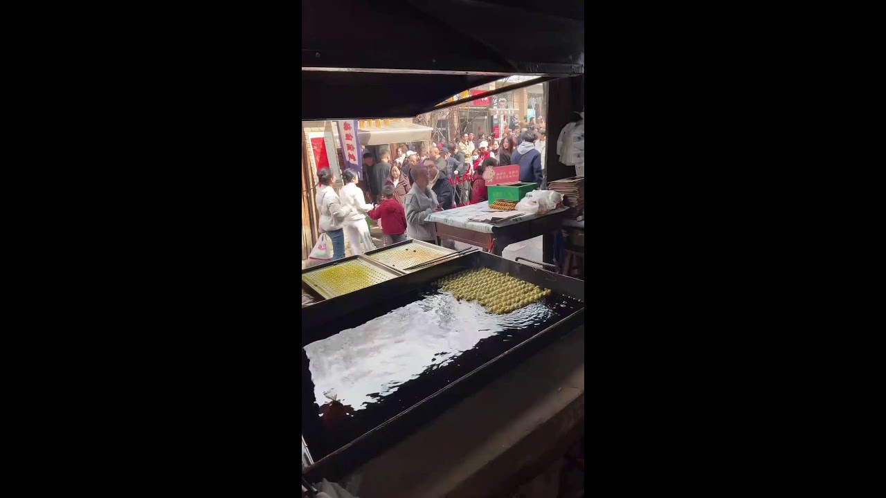 Magical Chinese street food 神奇的中国街头美食  不思議な中国の街グルメ