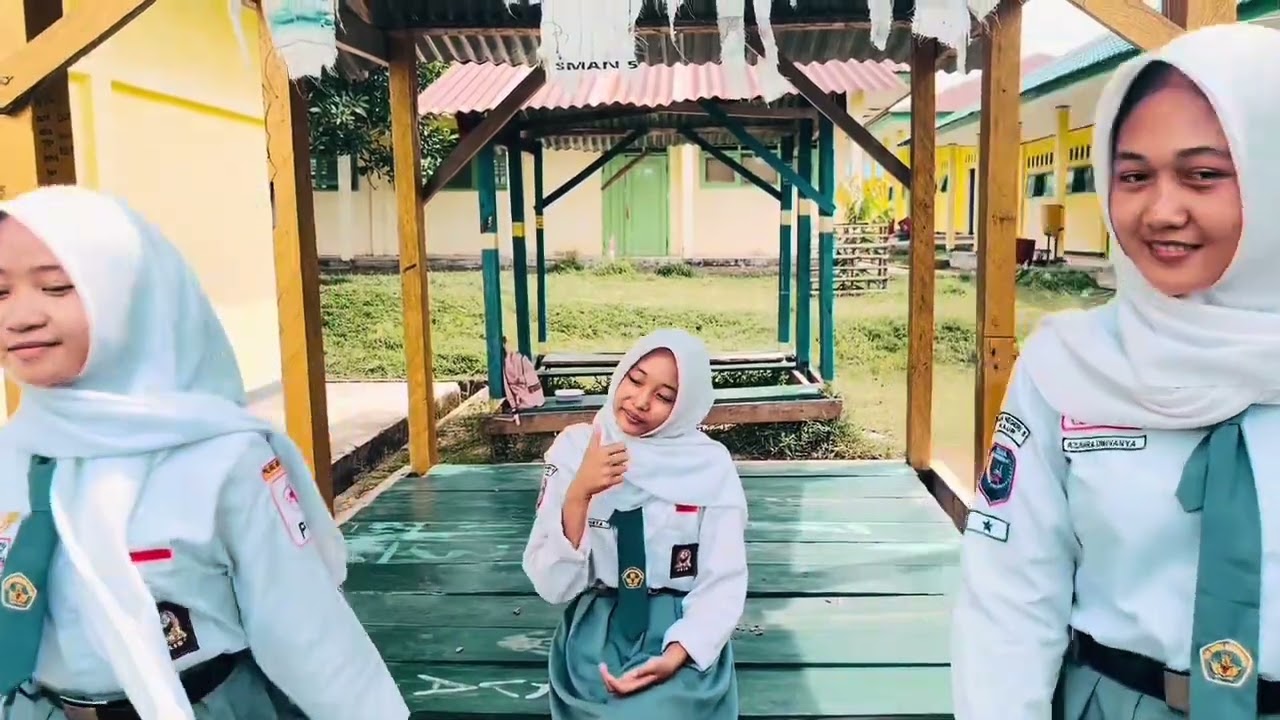Video praktik teks negosiasi (musyawarah dengan anggota kelompok dalam memilih waktu dan tema tugas)