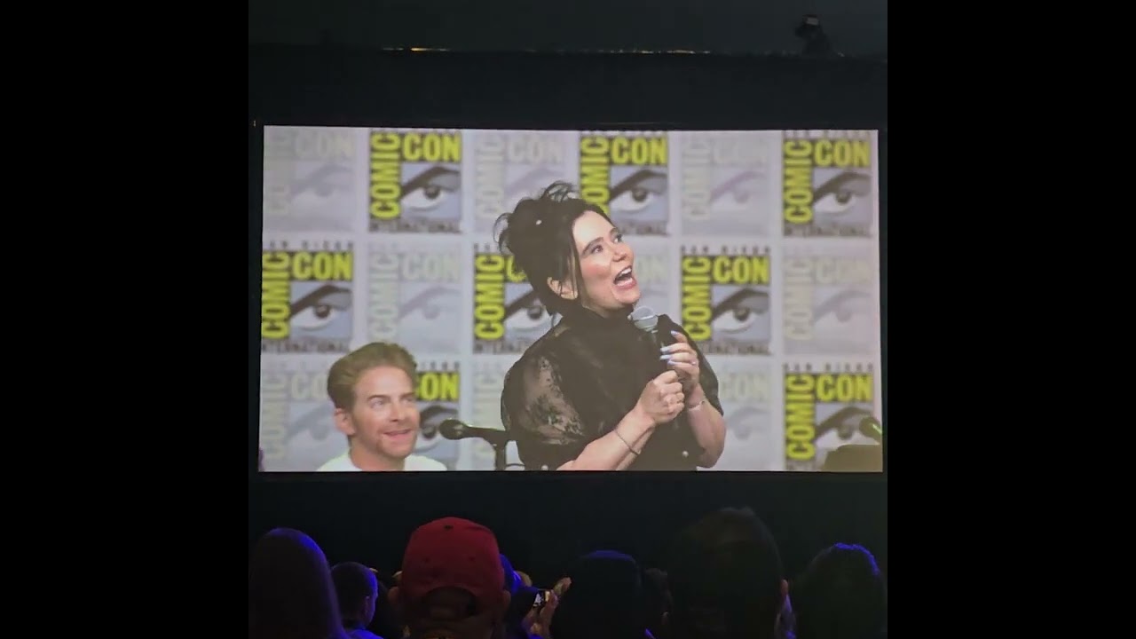 Family Guy SDCC Panel. Lois And Michael Have a Coldplay Concert Moment.