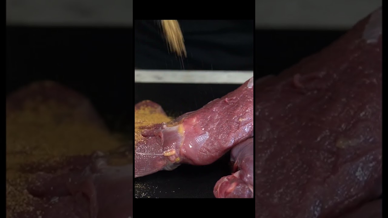 Медленно приготовленные, измельченные и нежные ножки дикой индейки! Полный рецепт на reloadrub.co...