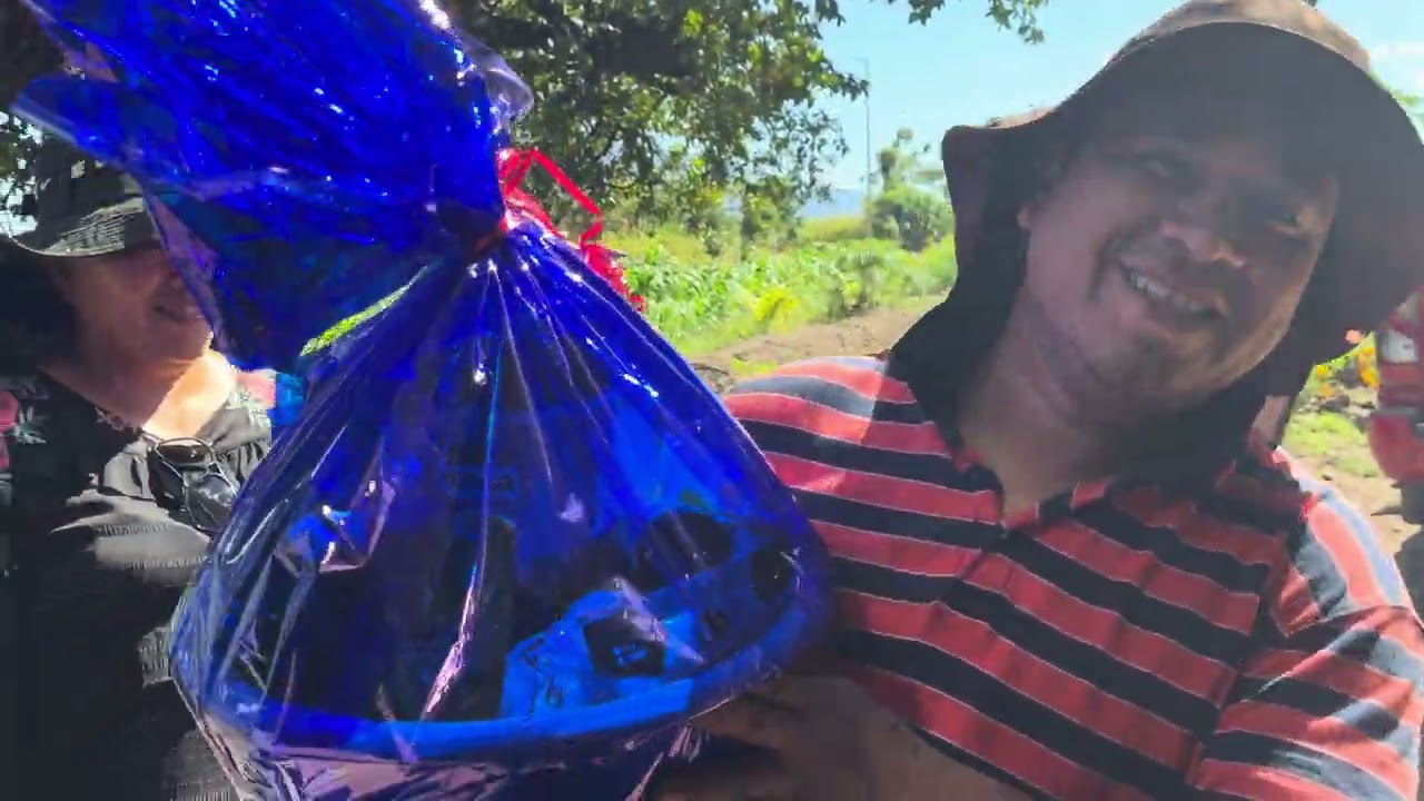 Los Regalos de Navidad que les llevamos a Gilberto Julian y a Jehu en la Finca del Patechucho 503