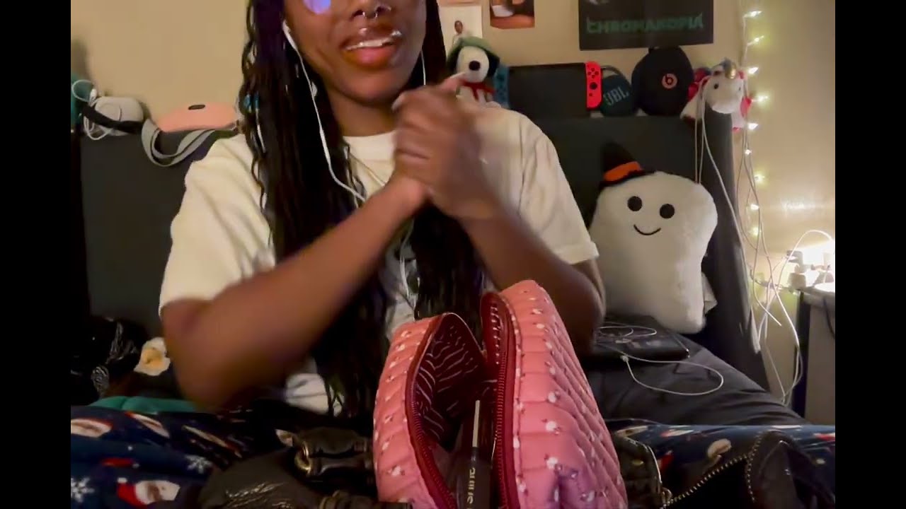 ASMR what's in my bag  (tapping, whispering/soft speaking, very lofi)