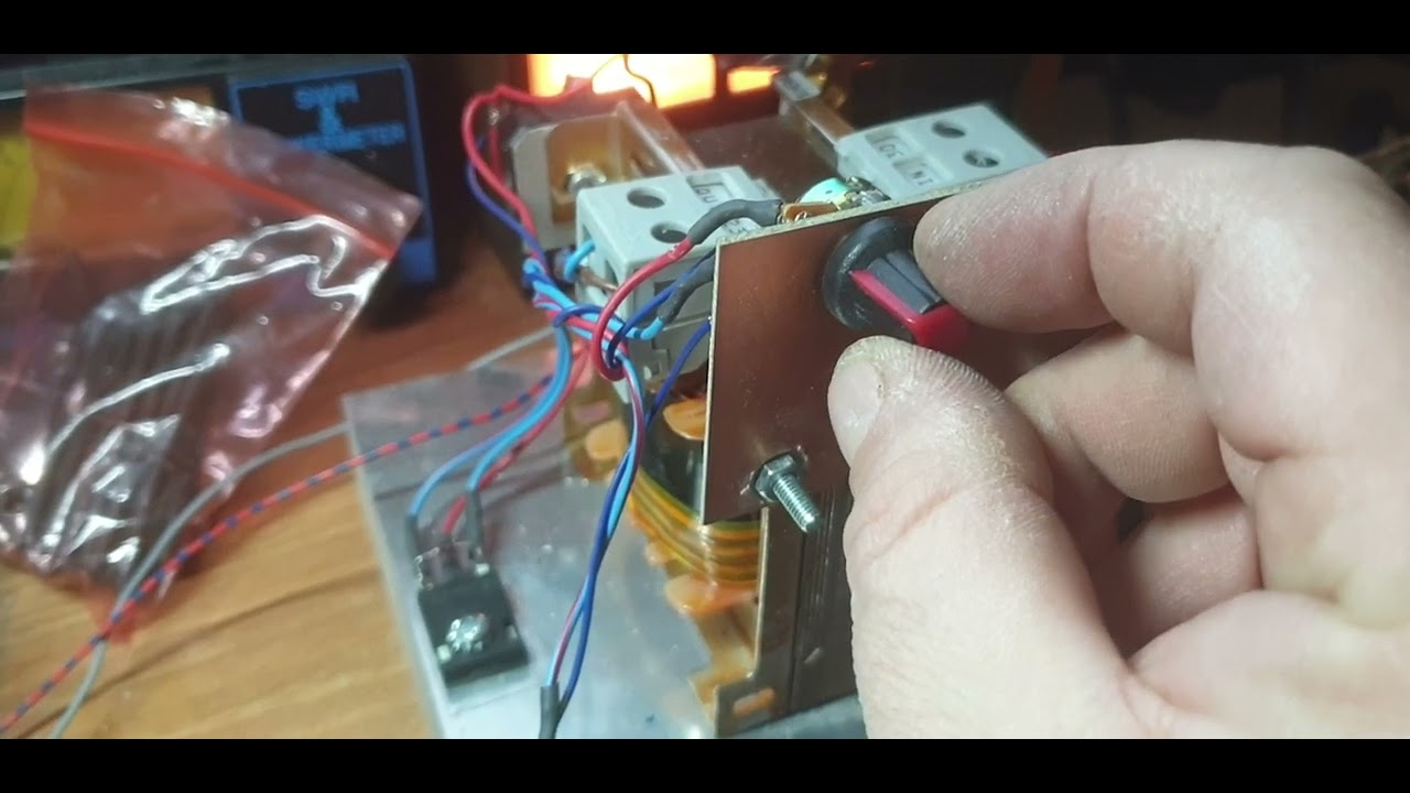 Amplificatore con ECL82 o PCL82 stavolta con un vero e sovradimensionato Trasformatore d'uscita!