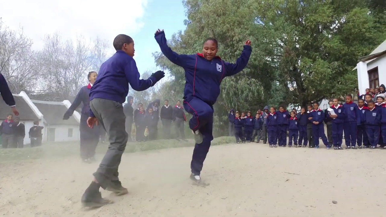 Wupperthal se kinders doen die Rieldans vir Namakwa Toere se groep - Sept 2017