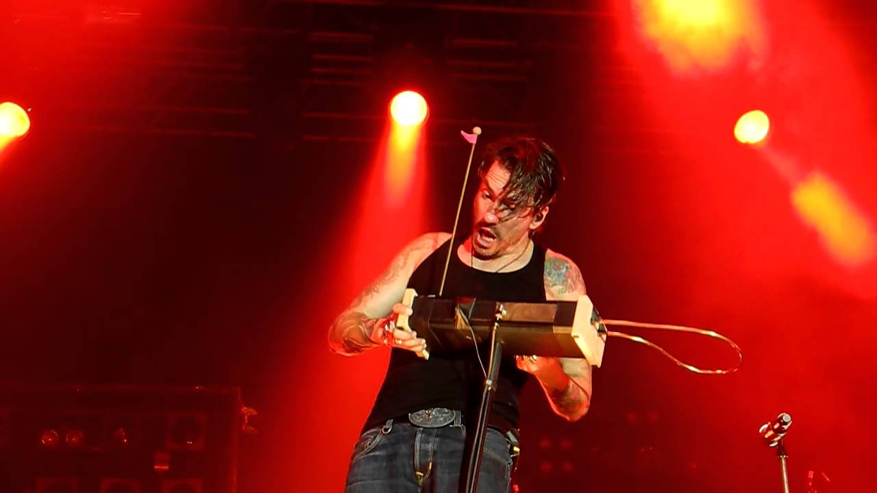 The BossHoss - Mainz 2012 - Boss Burns & Theremine