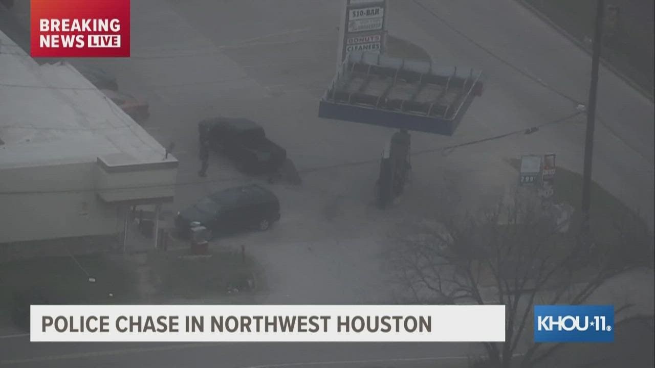 Watch: Chase suspect pulls over to remove dangling tailgate, takes off again