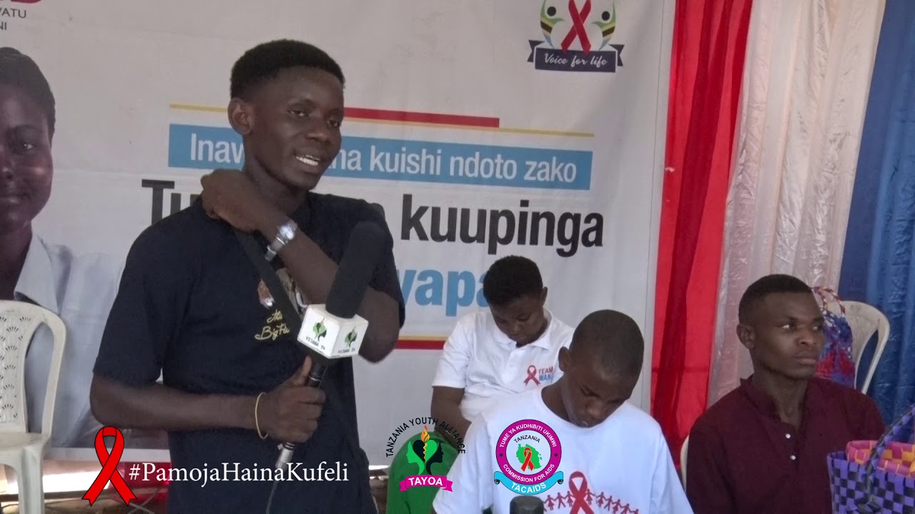 Mtandao Wa Vijana Wanaoishi na Maambukizi Ya VVU Wakionyesha kazi Mbalimbali za Kiuchumi