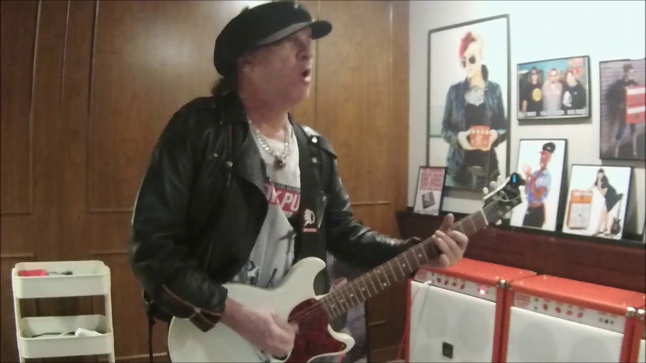 Sylvain Sylvain demos the Sioux Guitars Needham 4-10