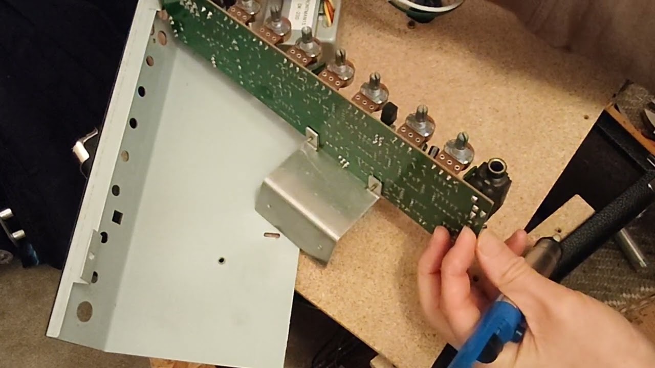 Repairing a Fender Frontman 15G/15R input jack socket 