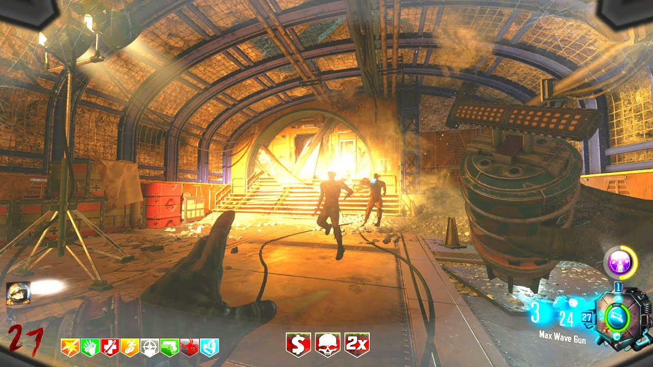 Samantha Maxis does the RAREST thing in Zombies!