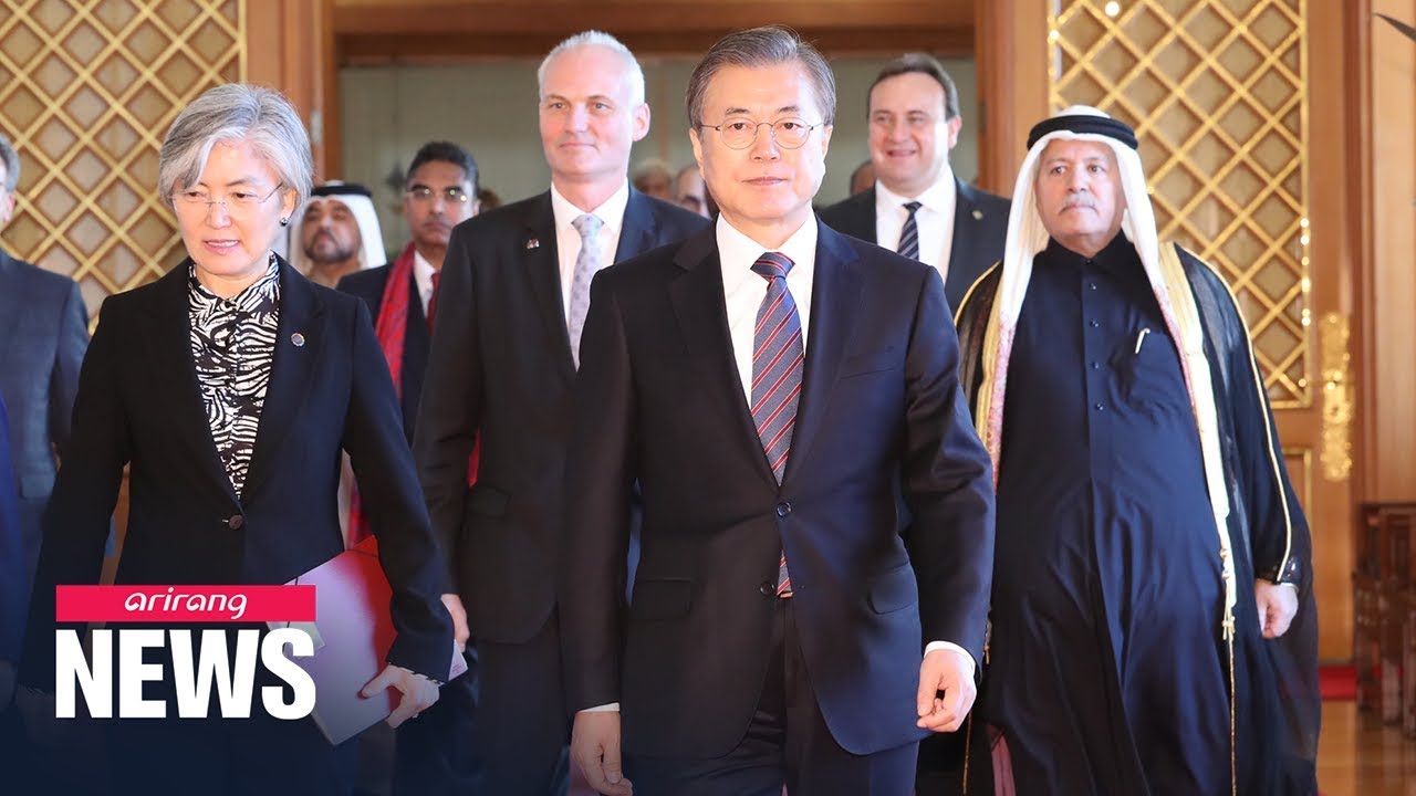 Moon receives credentials from 12 new foreign ambassadors