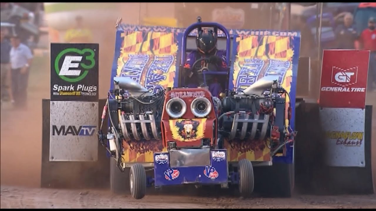 Super Modifieds & Pro Stocks Tractors pulling in Hamburg, NY - Lucas Oil Motorsports Hour 2010