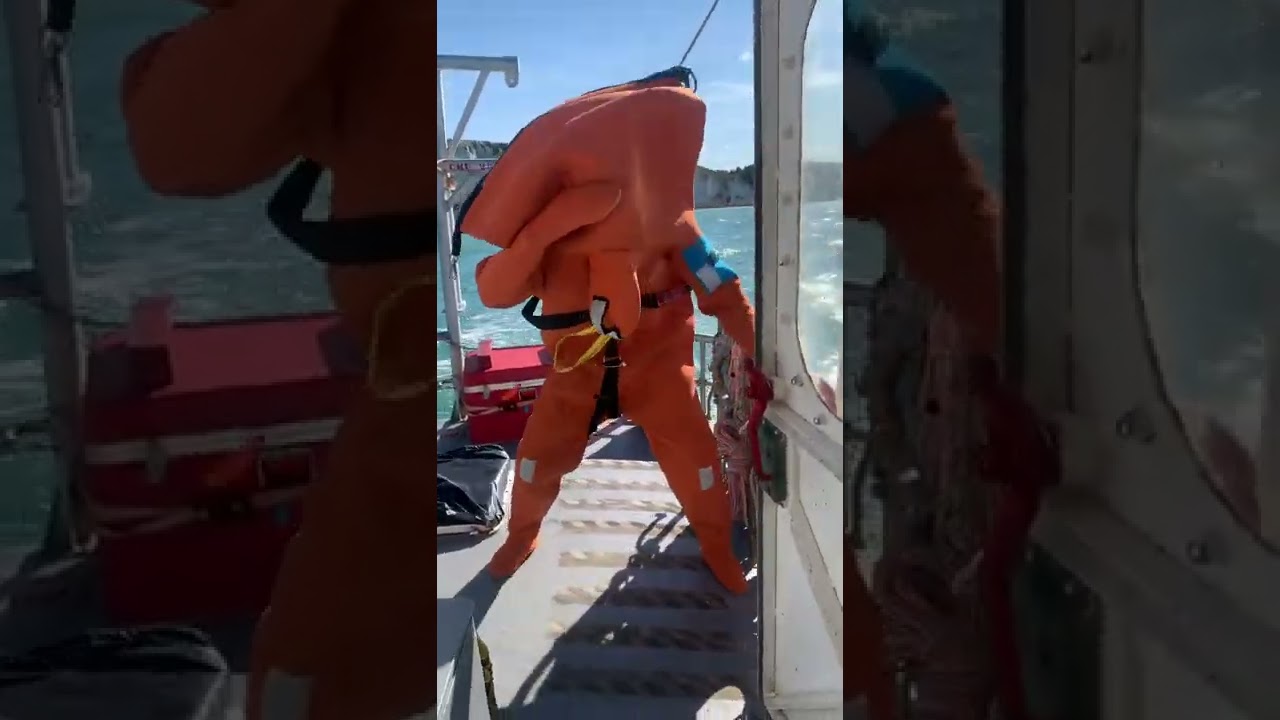 [TUTO]Combinaison de survie en mer en moins de 2 mn 🥵