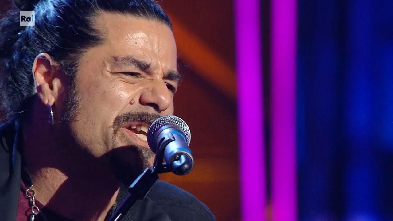 Sally Cangiano canta e suona 