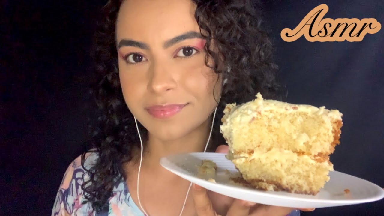 Asmr comendo BOLO DE LEITE BEM MOLHADINHO 🤤