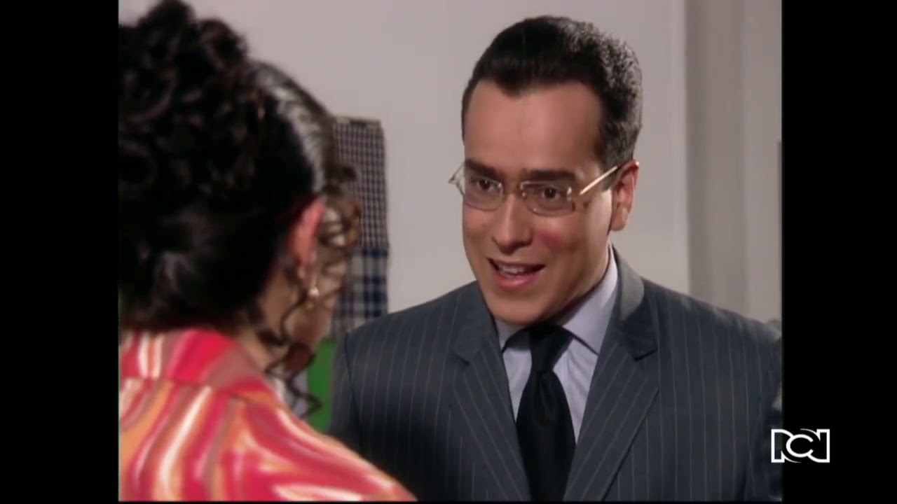 Armando le miente a Betty sobre su cambio de look | Yo soy Betty, la fea