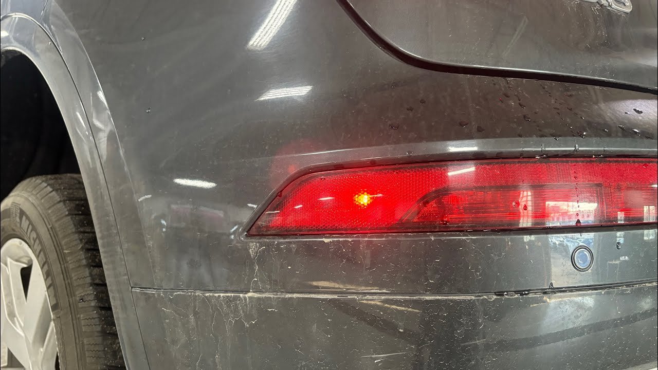 AUDI Q5 2017 AND NEWER REPLACING LOWER TAIL LIGHT BULBS