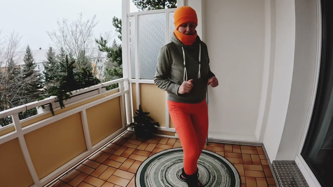 Poranne ćwiczenia z muzą na balkonie. Tylko minus 3C🏃‍➡️🤸‍♂️🤸‍♀️🤼‍♀️