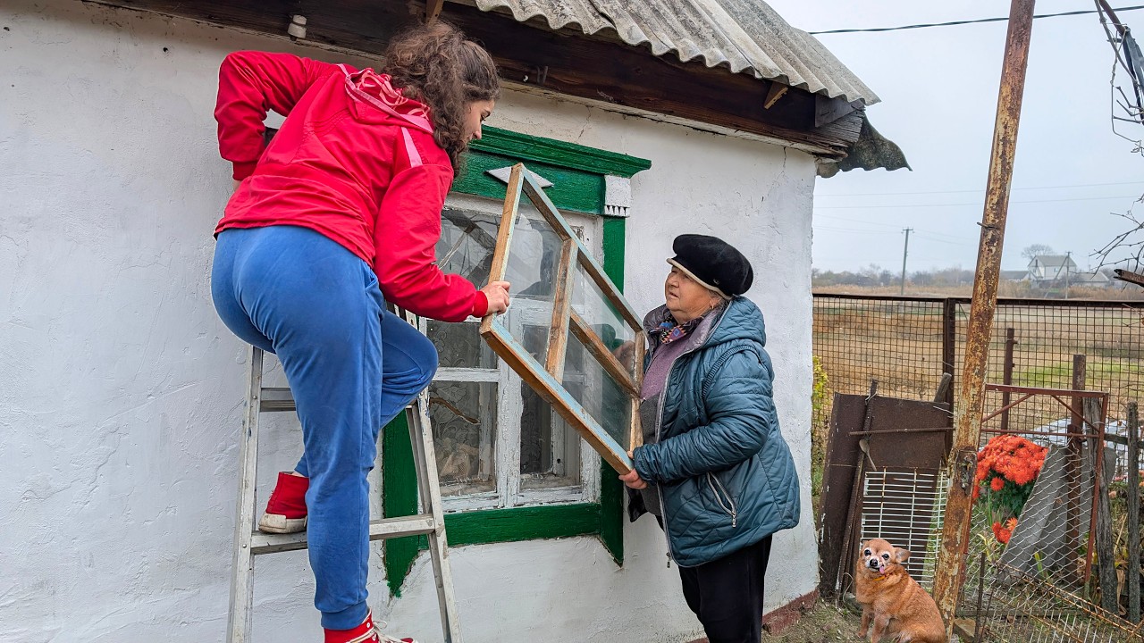 Cozy Village Life: Rug Crafting, Forest Treasures & Traditional Countryside Cooking