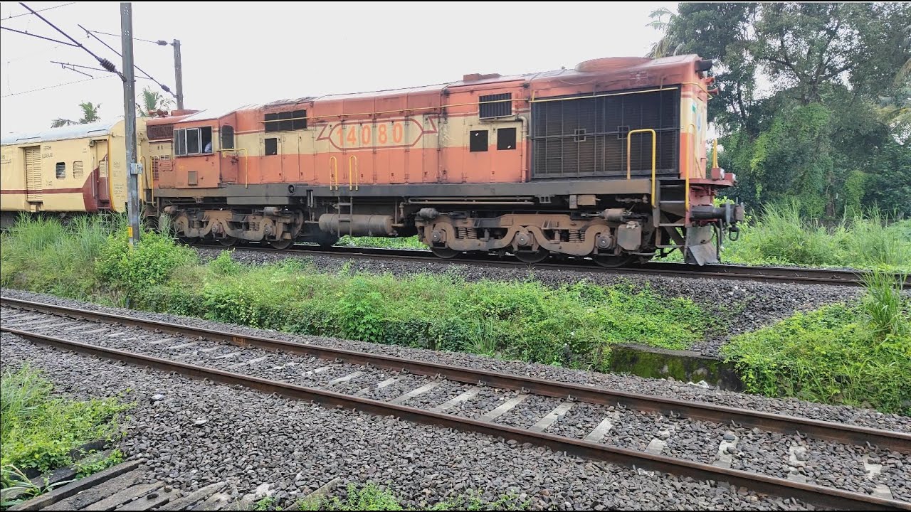 INTERCITY EXPRESS || BENGALURU INTERCITY SHUNTING TIME || 12678 || ERNAKULAM JN || WDM - 3A 14080