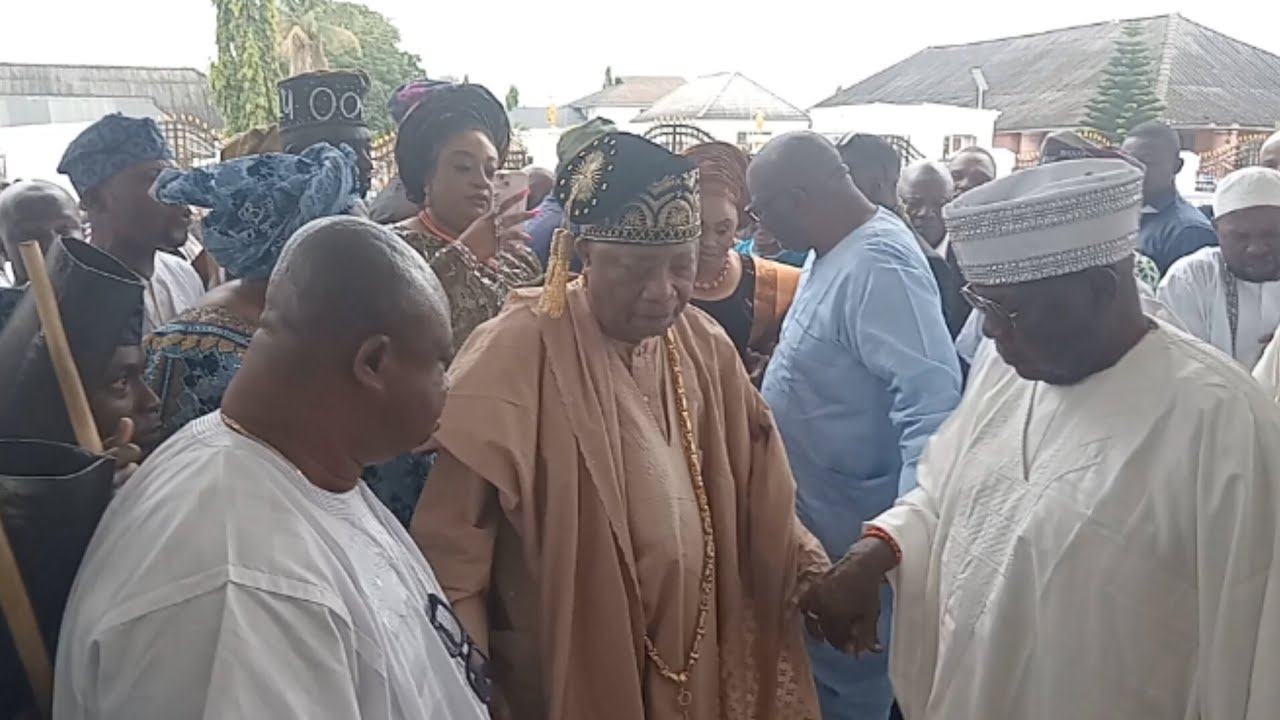 Arrival of Odoole Oodua at Ooni of Ife's Palace For the Commissioning of Oodua Heritage House