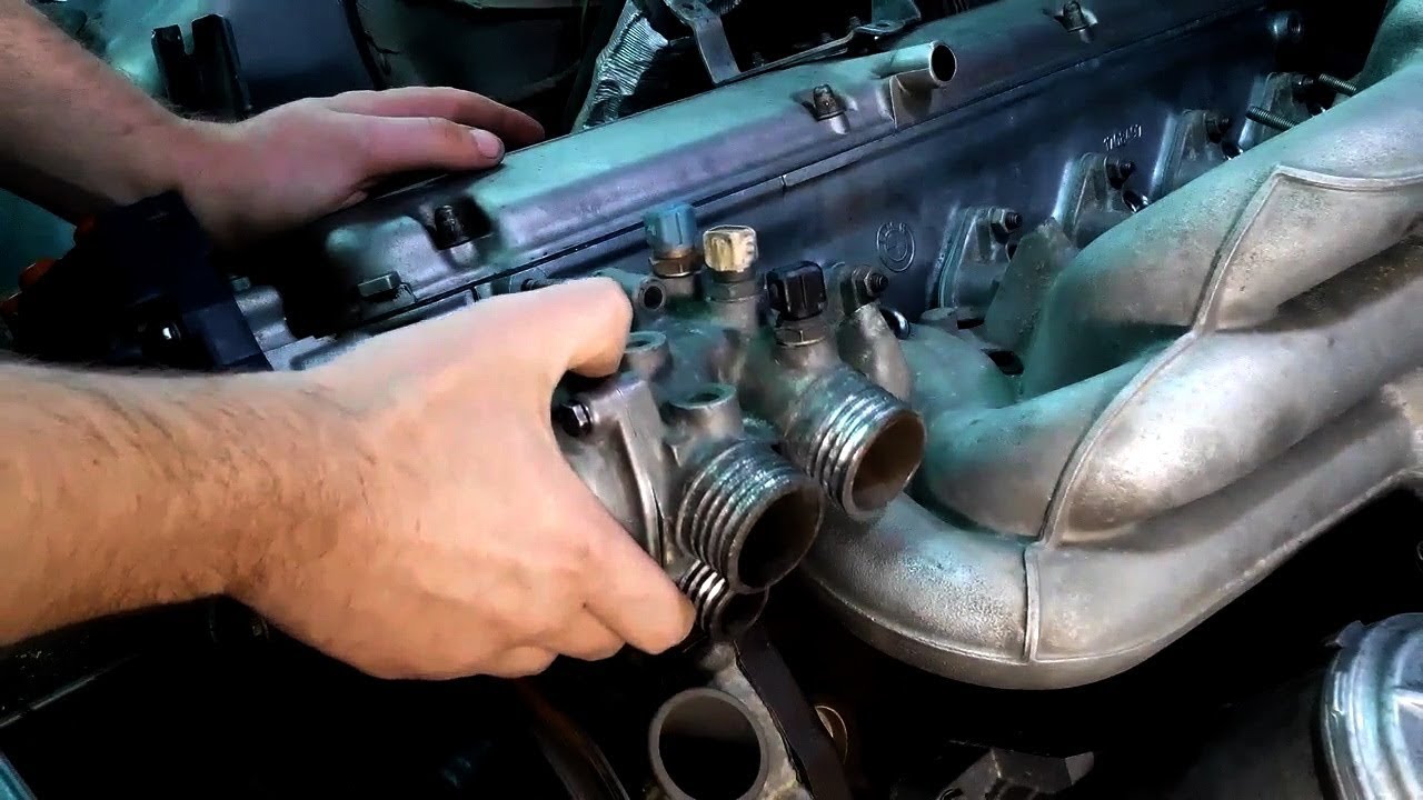 Замена термостата BMW E32 Replacement of thermostat