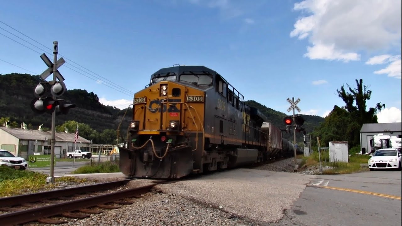CSXT M692 and B628 on the Big Sandy Subdivision!! August 30, 2022