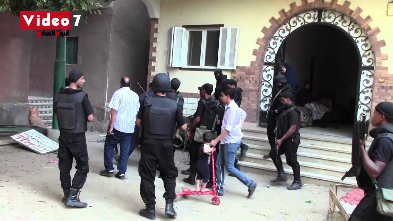بالفيديو.. قوات الأمن تلقى القبض على «السودانى» المتهم بحرق قسم كرداسة