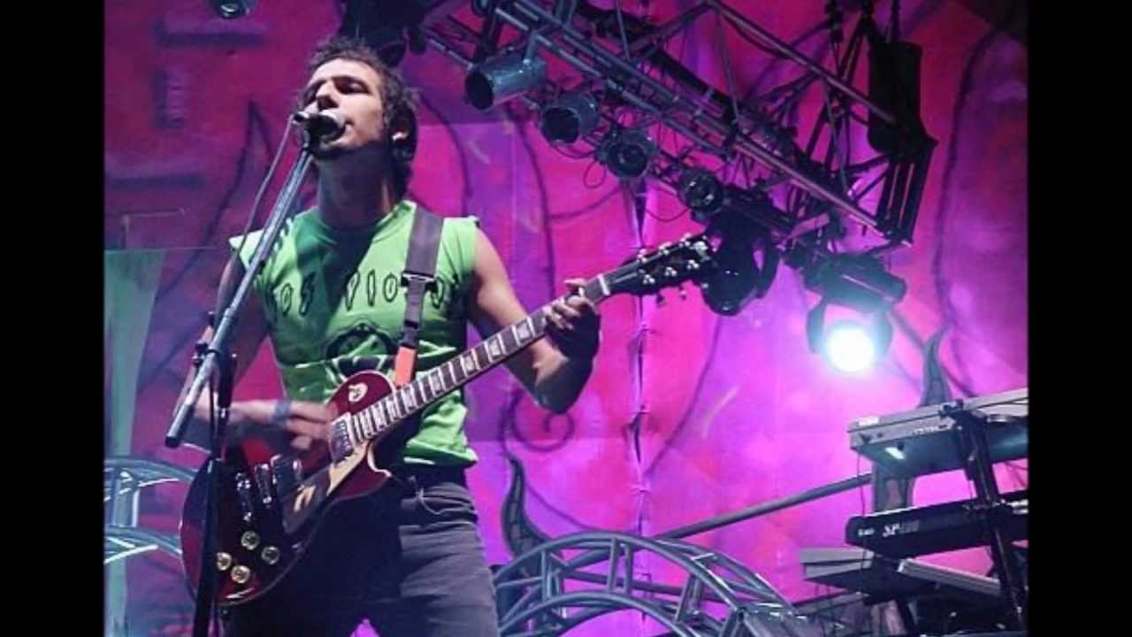 Los Piojos - Reggae rojo y negro (en vivo Velez 2004)