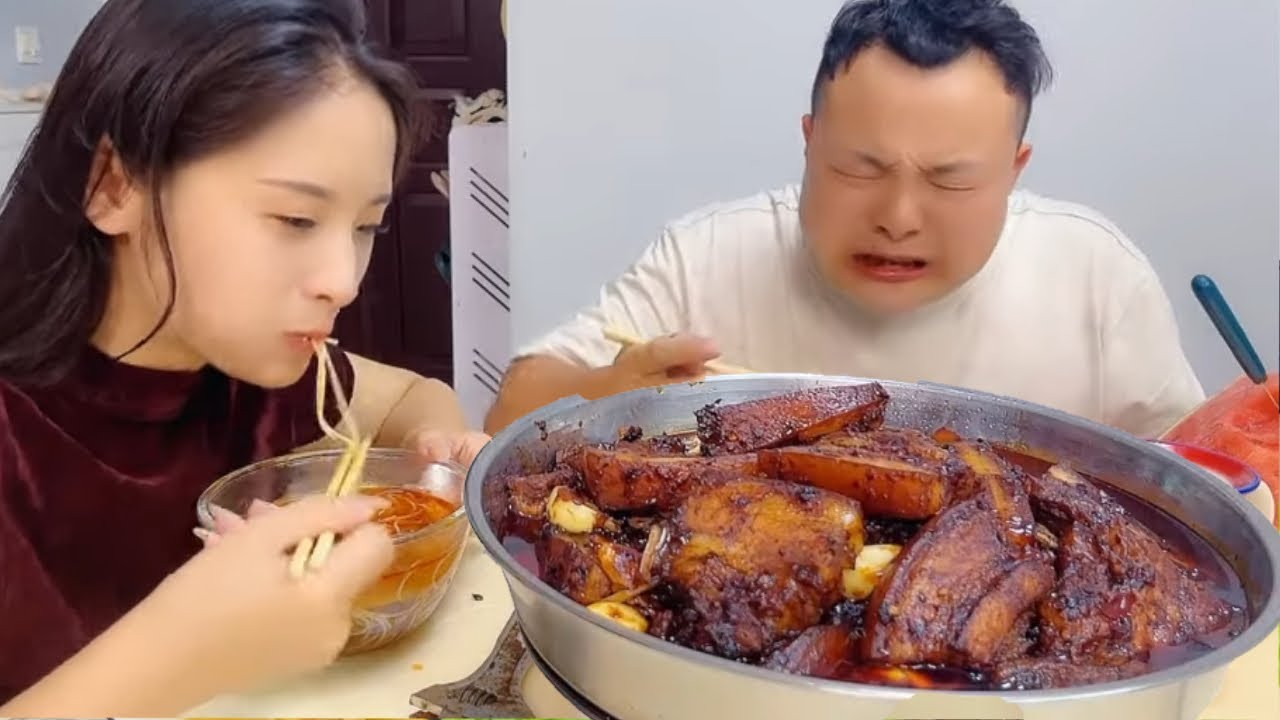 My fat husband won't let me eat braised pork, so I secretly give him some mustard