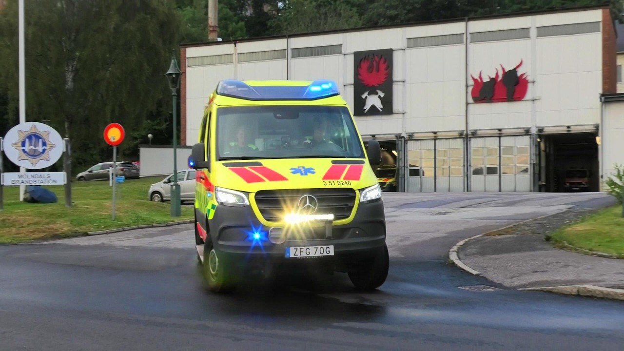 ST.MÖLNDAL AMBULANS (9240) västra götalandsregionen i utryckning rettungswagen auf Einsatzfahrt