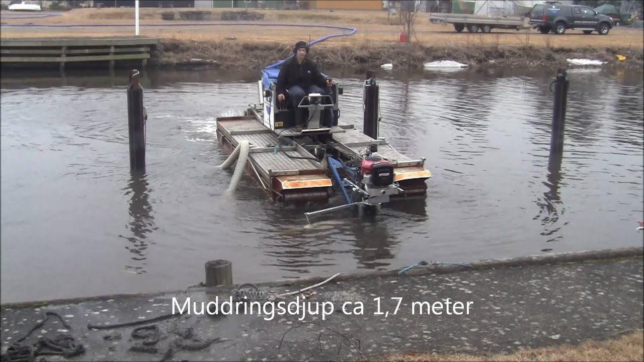 Muddring i Norje småbåtshamn med Truxor