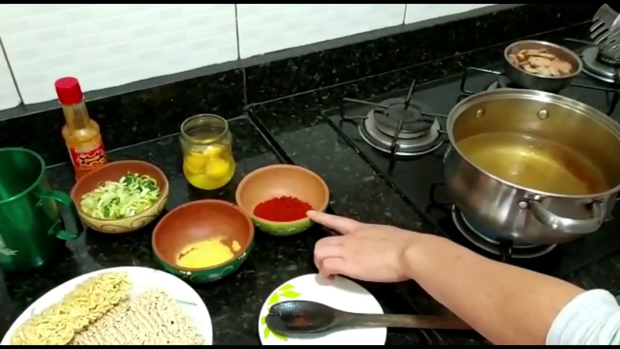 MIOJO (라면) METADE BRASILEIRO E METADE COREANO (한국).